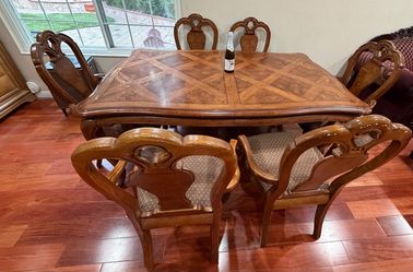 Traditional Wood Dining Set with 6 Chairs and China Cabinet