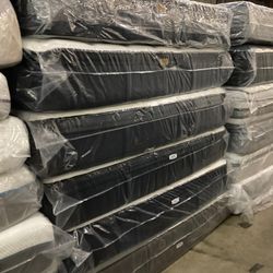 Mattress Warehouse Clearance  Kings Starting At $400