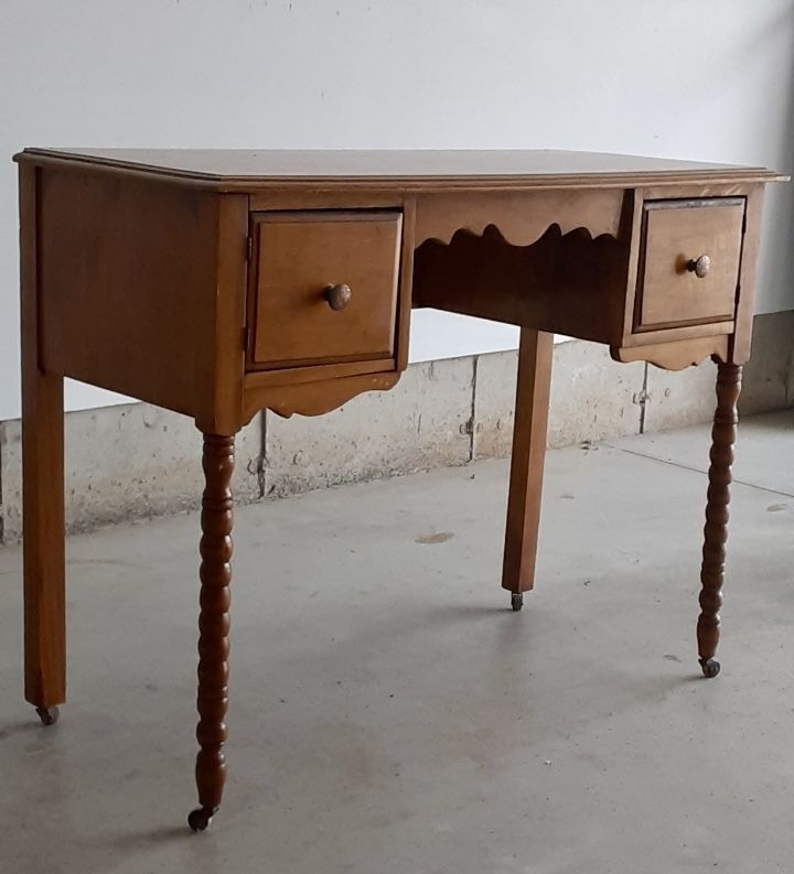 Antique Vanity Table