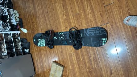 Burton snowboard set and goggle