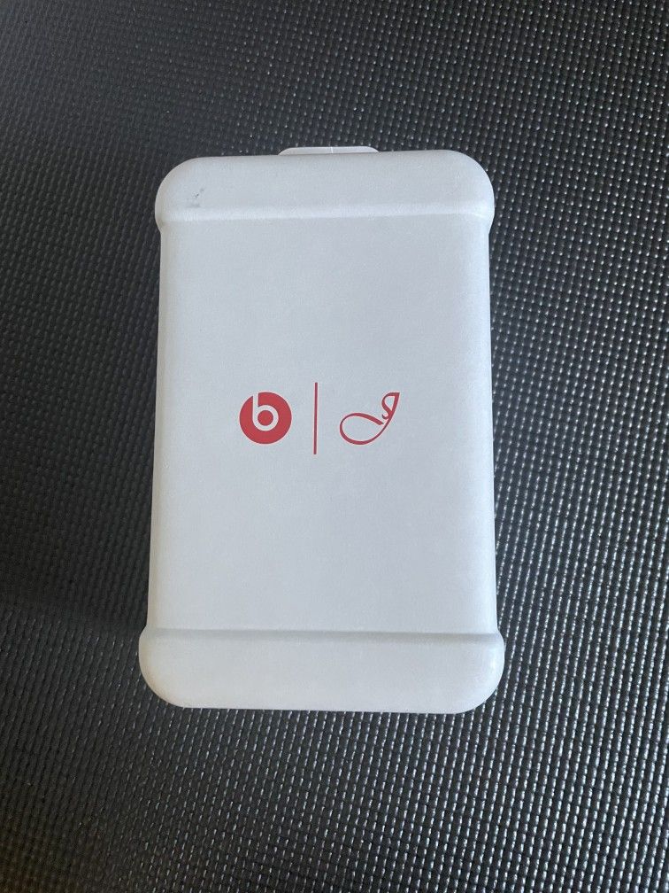 Beats Solo 4 Jennie Kim BLACKPINK Limited Wireless Headphones Citrus Red UNUSED