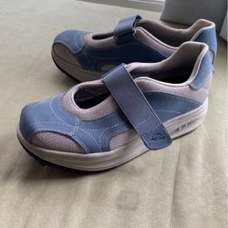 Easy Spirit Women’s Athletic Shoes/ Sneakers