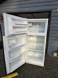 FREE WORKING Kenmore FRIDGE
