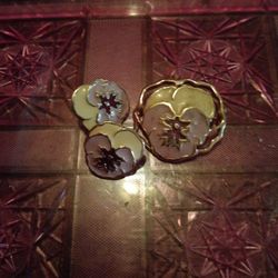 Vintage Matching Brooch And Earrings For Sale.