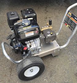 Commercial Pressure Washer  All Aluminum 4000 psi 3.5 gpm Honda GX390 No Low Ball Offers. PRICE IS FIRM !! LIKE NEW. Pick up in Burien Yes Available