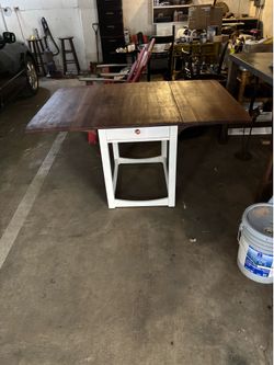 Drop leaf table