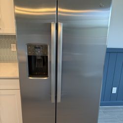 GE Side-by-Side Refrigerator – Brand New