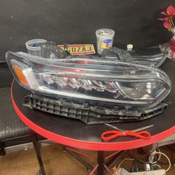 2019 Honda accord passenger headlight