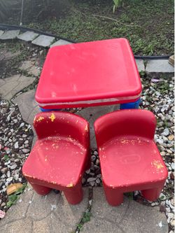 Kid chair and table