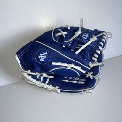 LA Dodgers Kids Baseball Glove 10” By Wilson Preowned Condition Right Hand Throw  