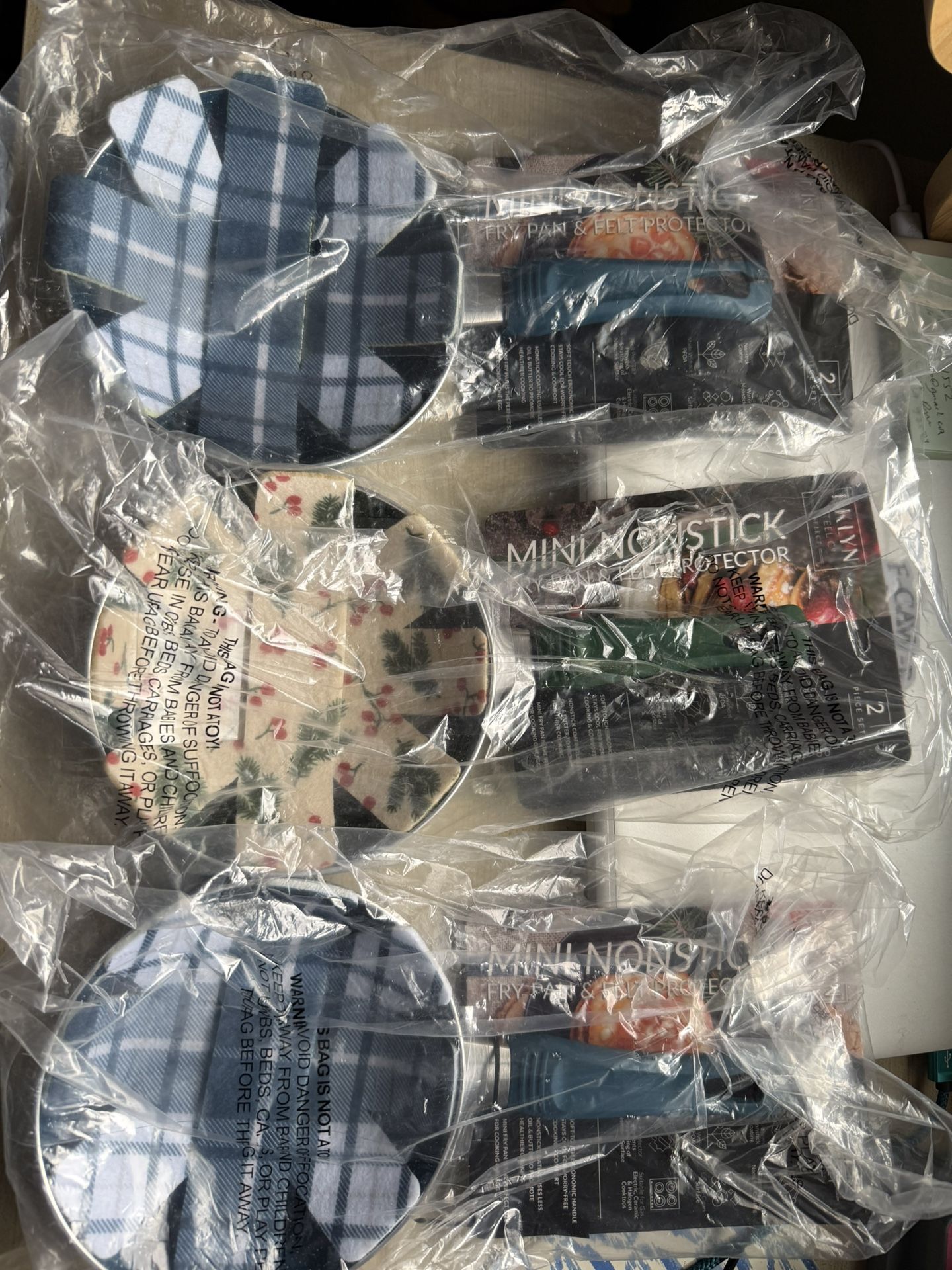 Mini Nonstick Frying pans. BRAND NEW