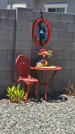 TABLE/CHAIR/PICTURE FRAME  ART