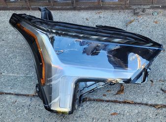 2022 2023 2024 2025 TOYOTA TUNDRA RIGHT PASSENGER HEADLIGHT