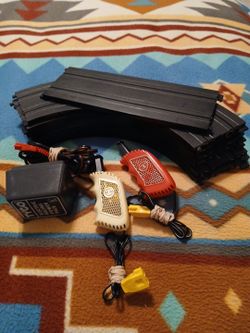 Tyco 9 Inch Curve Track Pieces and extras with controllers untested