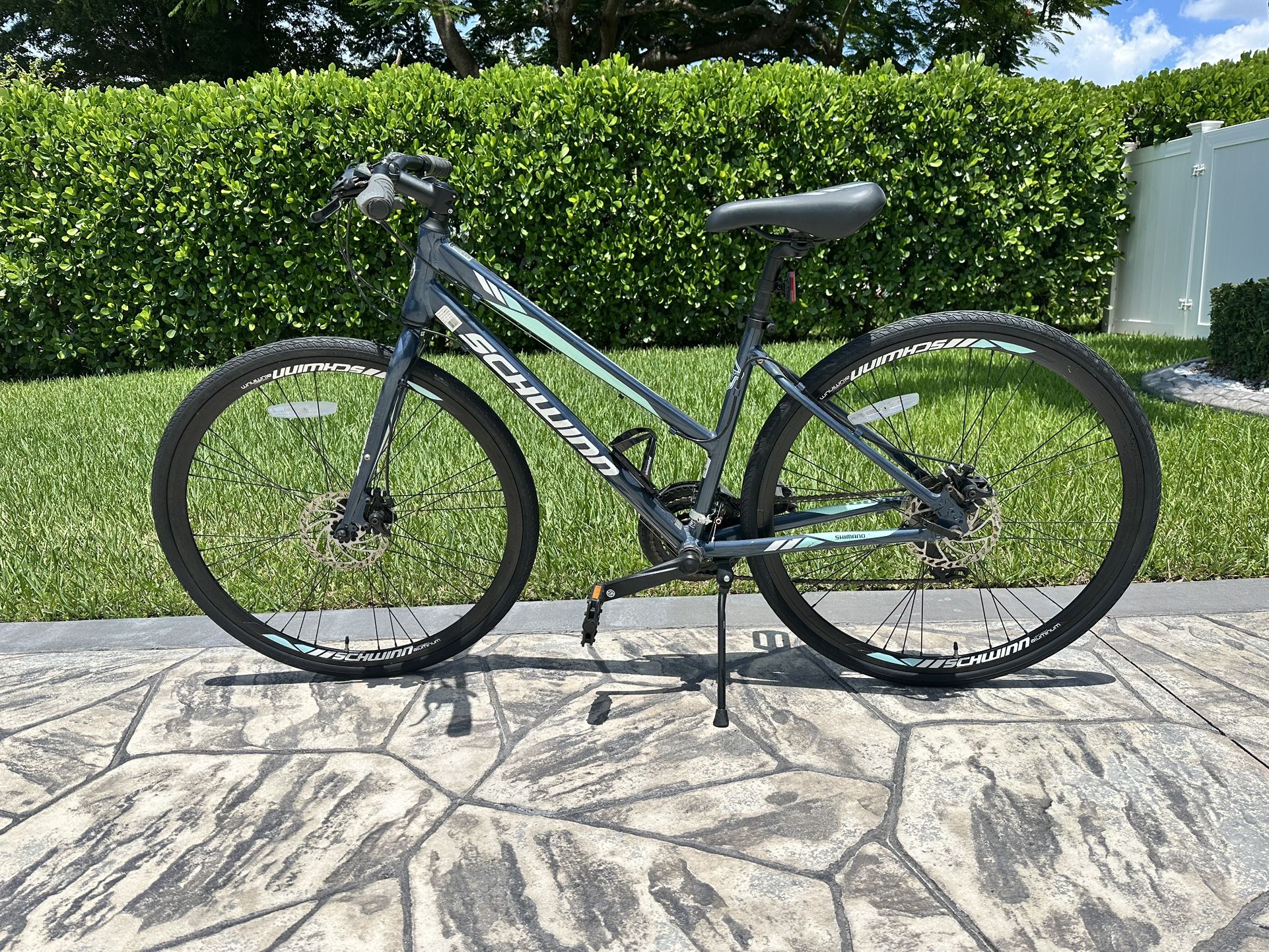 Schwinn Trailway Bike 700c 28” Aluminum