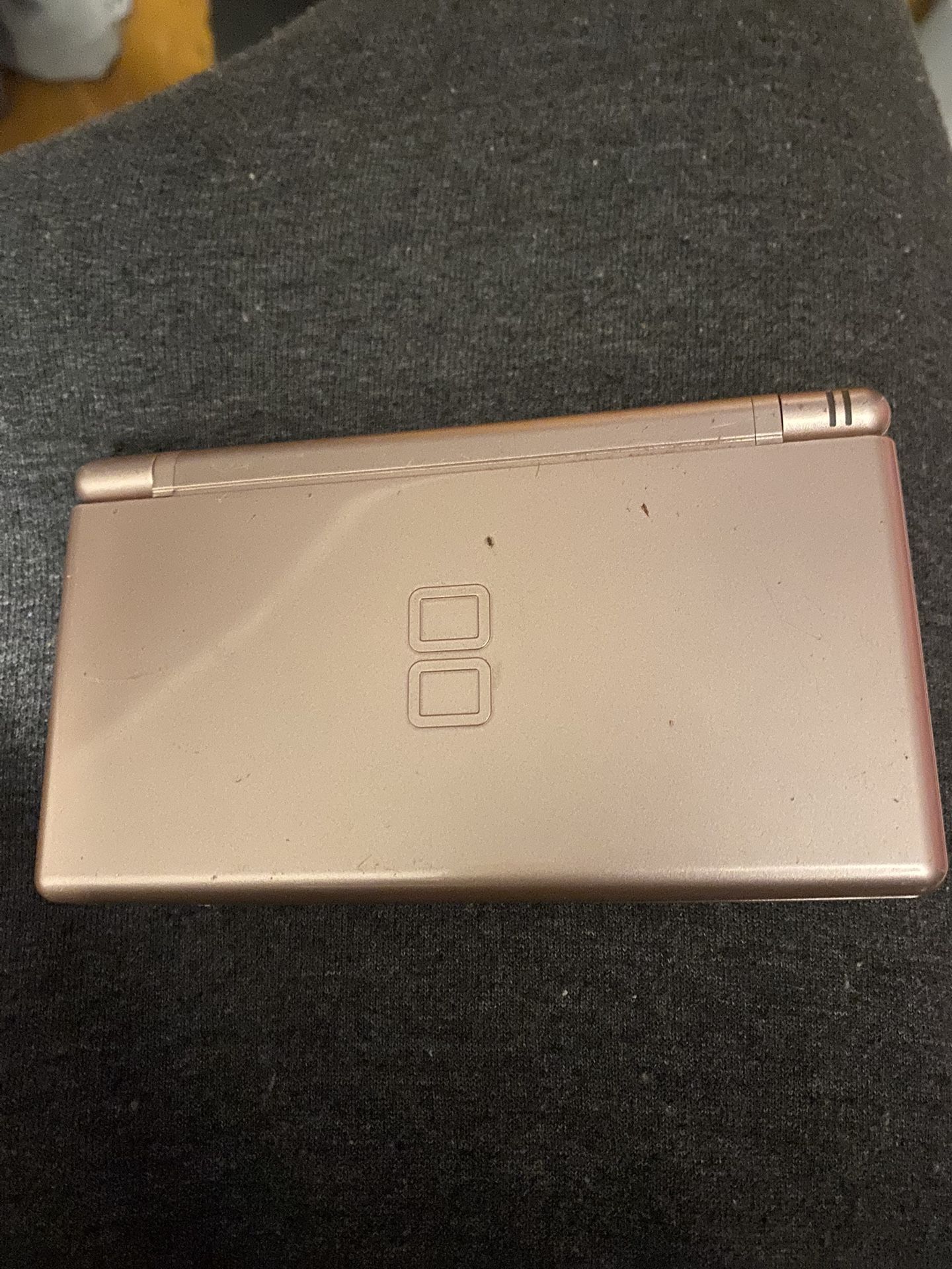 Rose Gold Nintendo DS lite