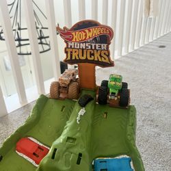 Hot Wheels Monster Truck Race Track