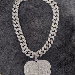 Iced out chuncky cuban chain