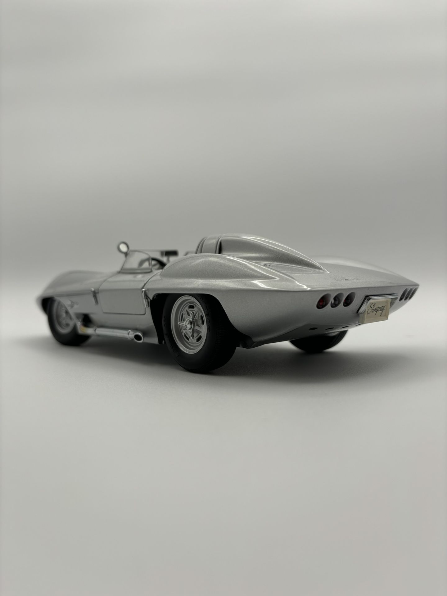 RARE 1959 Chevrolet Corvette Stingray, 1:18 die-cast model by