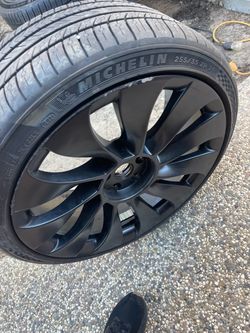 Tesla tires/rims model Y $700 obo