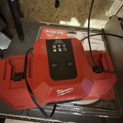 Milwaukee Rapid Charger 