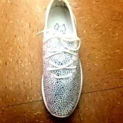NWT Bling Rhinestone Fashion Sneakers