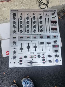 Behringer DJX700 4-Channel Analog DJ Mixer 2-Bus 3-Band EQ Beat Assist Silver