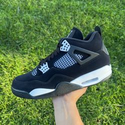 Air Jordan 4 “White Thunder” Size 11