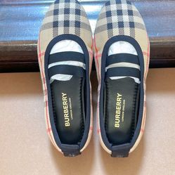 Burberry Shoes Size 30/31