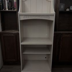 Cottage Retreat bookcase