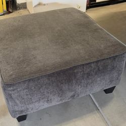 BEAUTIFUL SUPER NICE AND CLEAN GRAY OTTOMON
