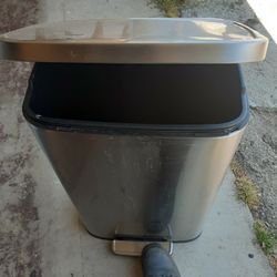 Trash can