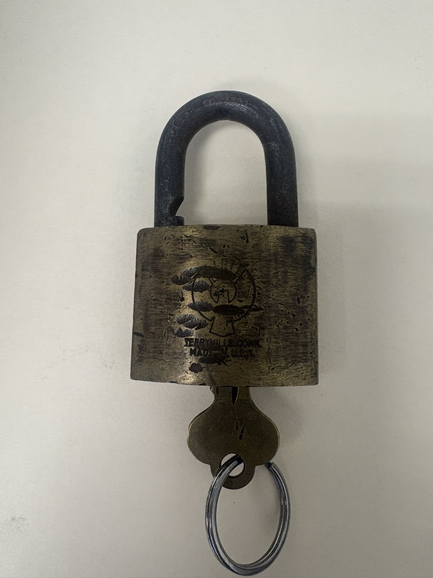 Brass Eagle Terryille Padlock With key