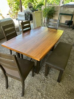 full set dinner table
