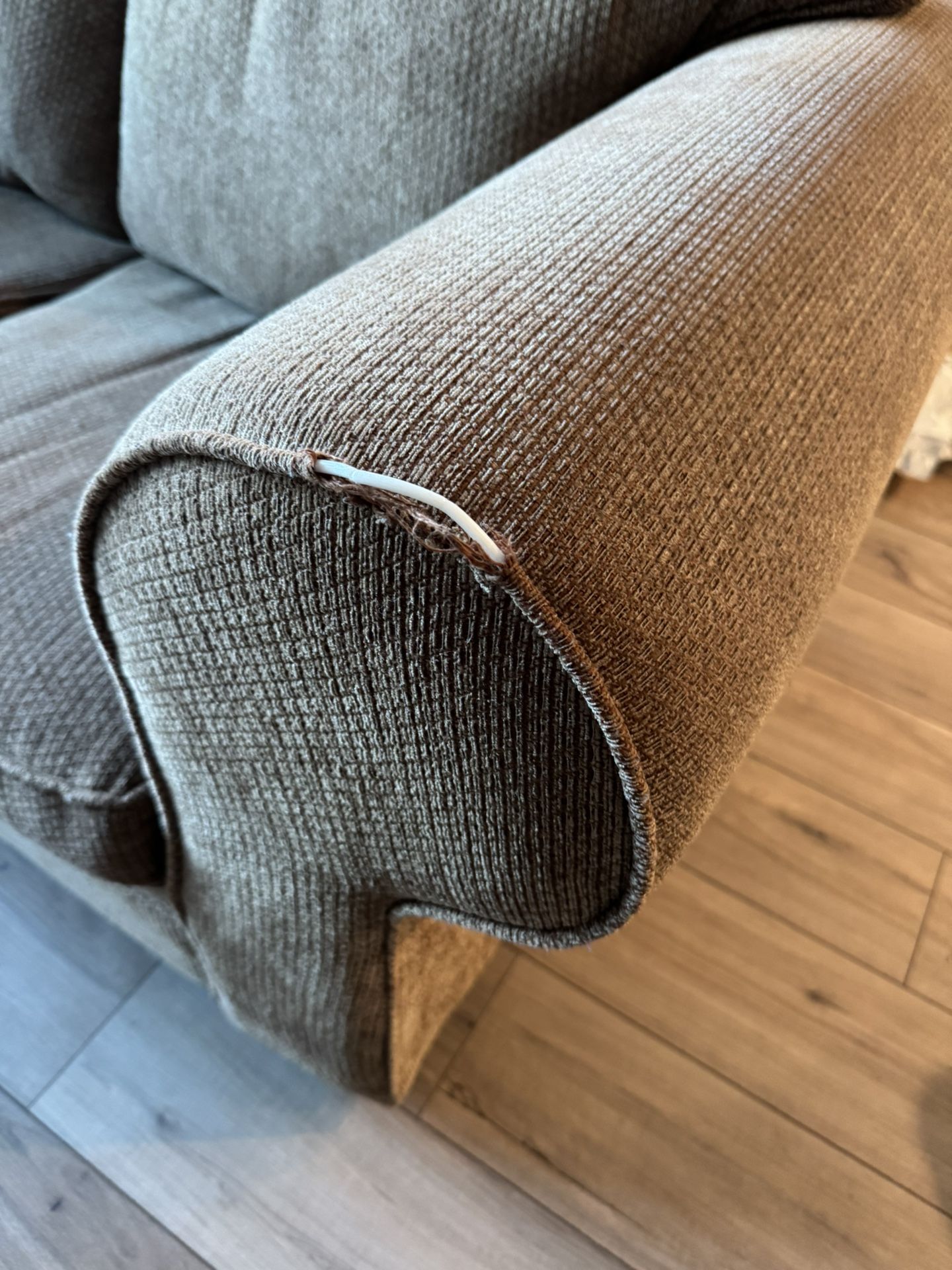 Love Seat / Pull Out Bed