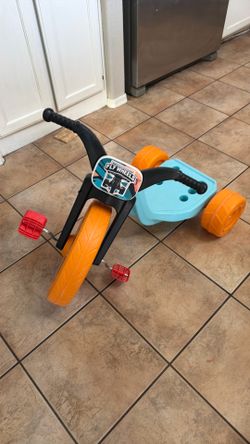 Toddler tricycle