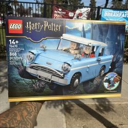 Harry Potter Enchanted Flying Ford Anglia Lego Set 