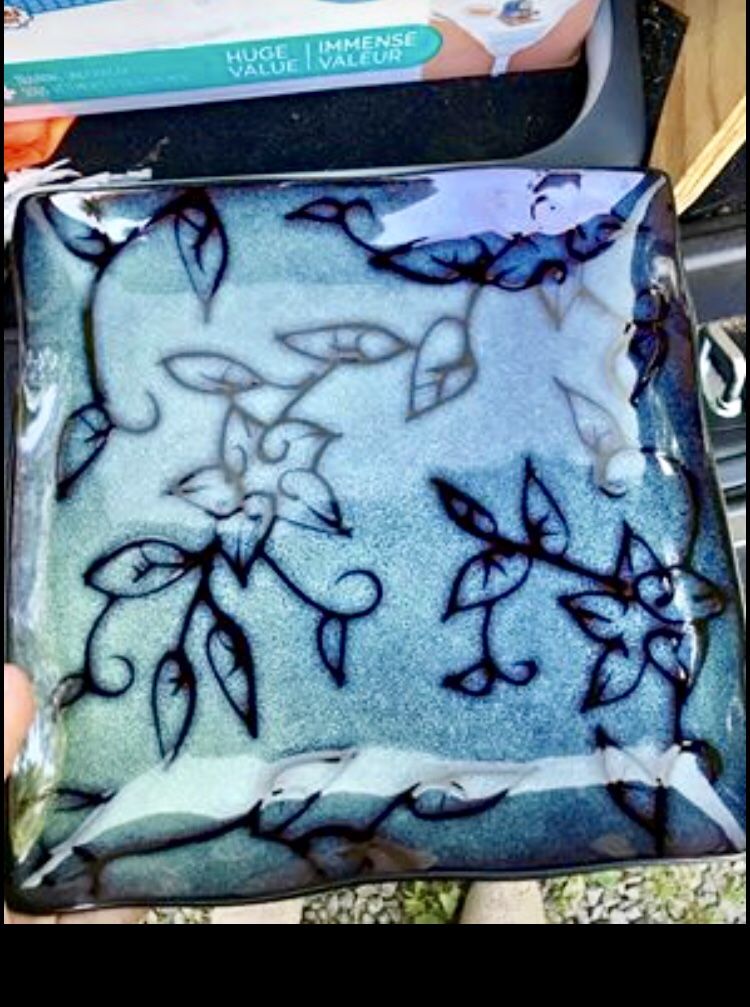 Set of 2 decorative plates