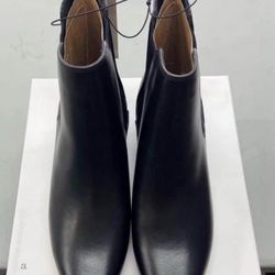 Women’s Boots Shoes Size 9.5