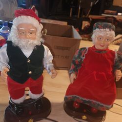 Singing Santa And Mrs Claus