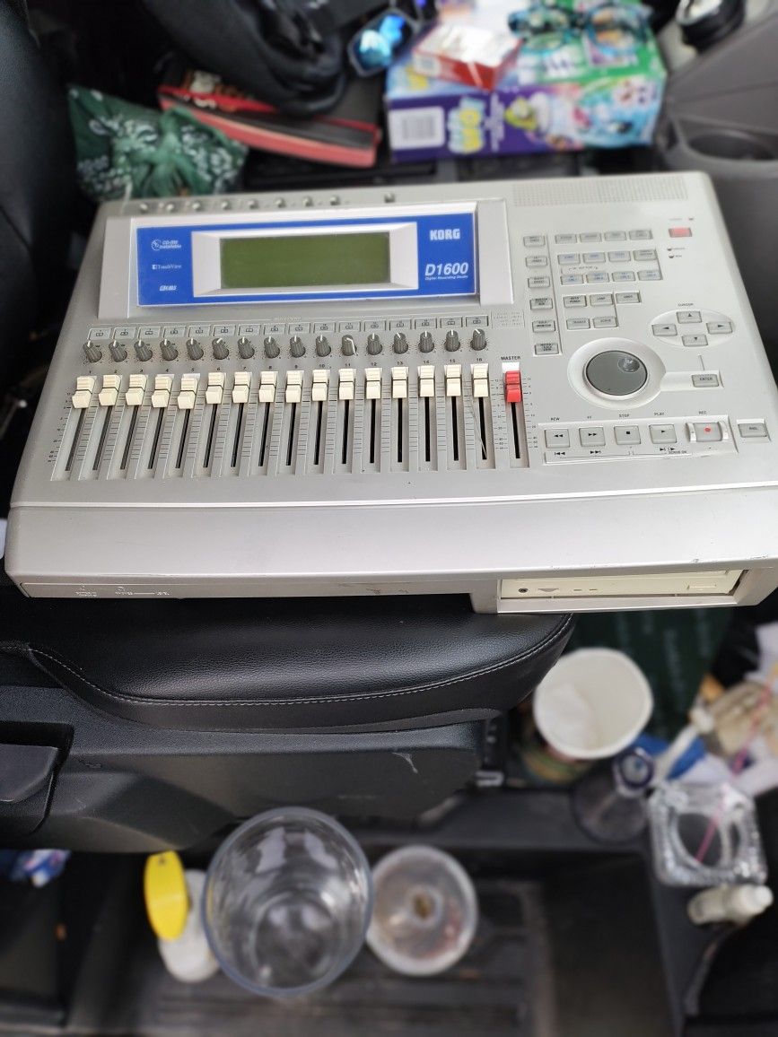 Korg 1600 Digital Recording Studio