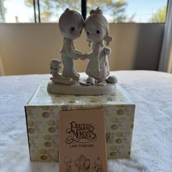 Precious Moments Figurine “Forgiving Is Forgetting” (1982) – Original Box