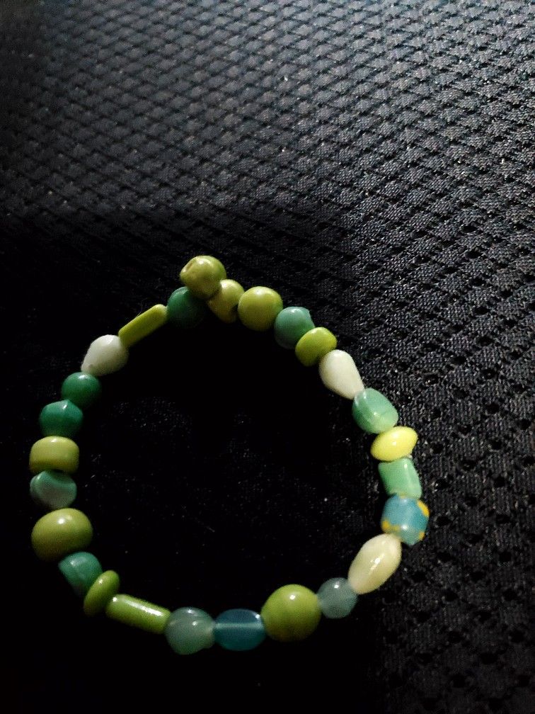 Beautiful Hand Made Glass Bead Bracket. size small