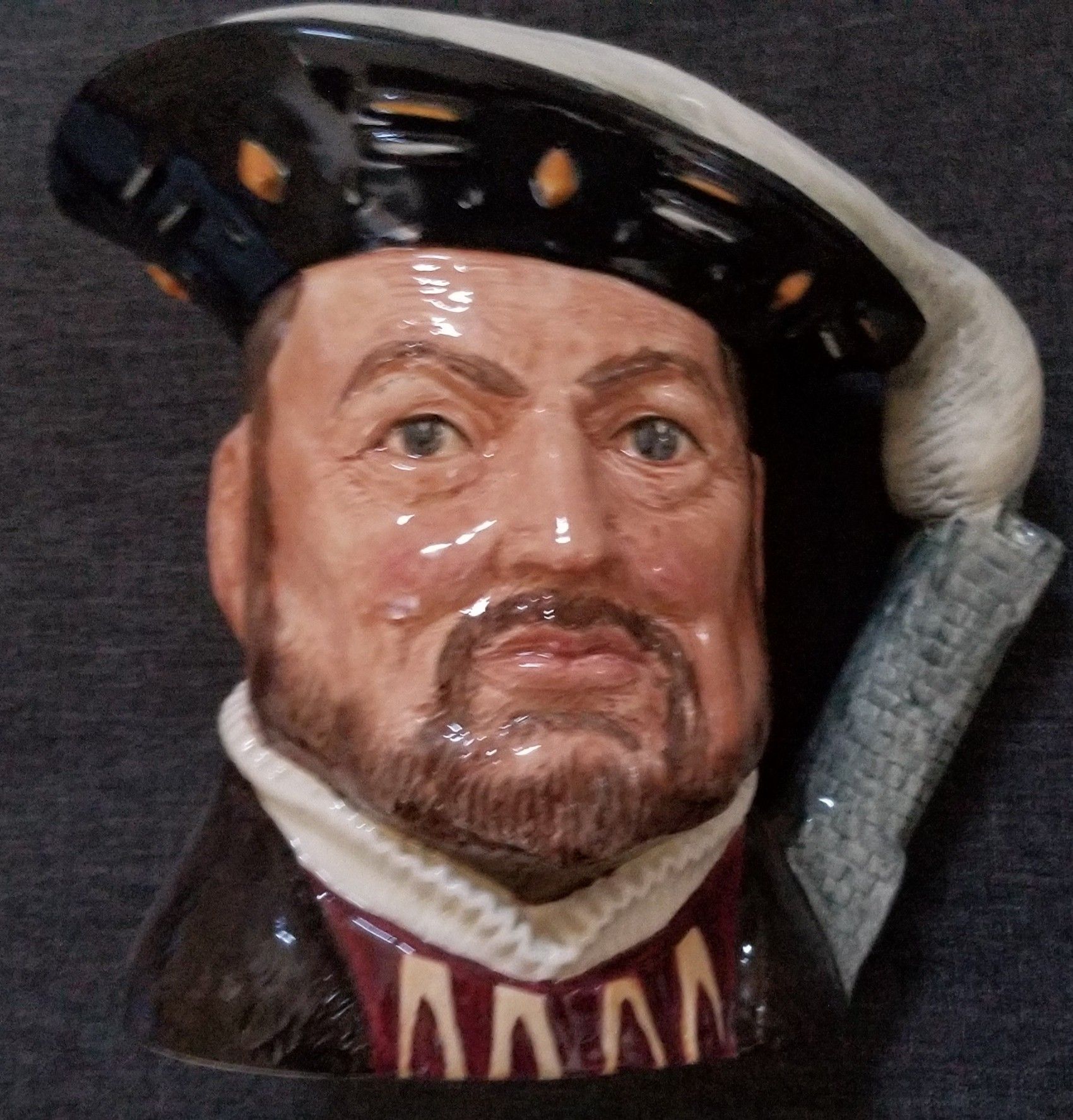 King Henry VIII D6642 Royal Doulton