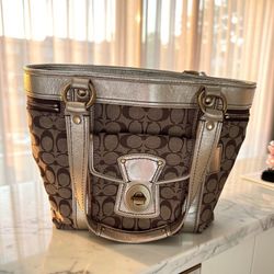 Coach Vintage Signature Legacy Handbag  NoM0B26-F12889