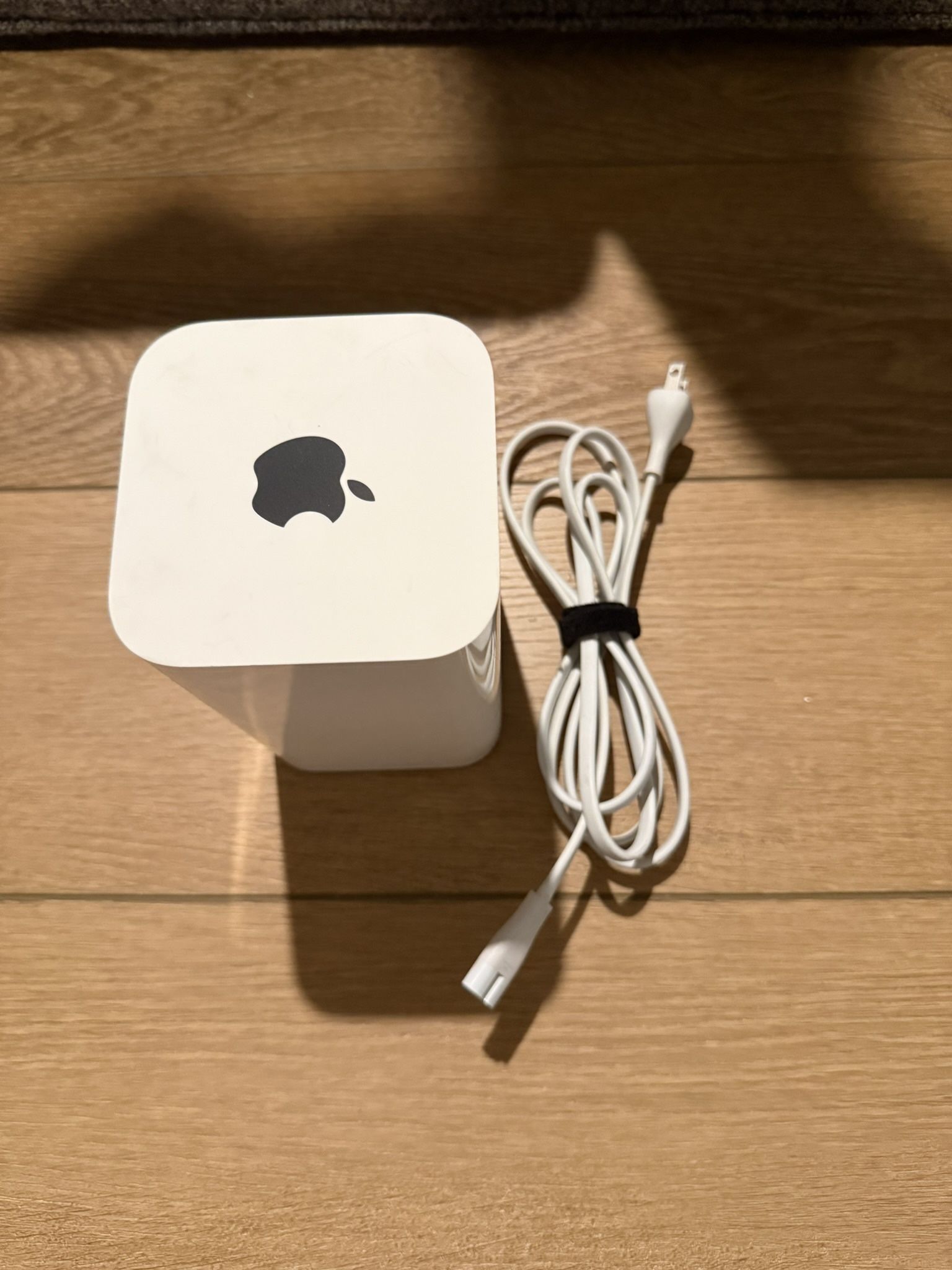 Apple AirPort Extreme A1521 6th Gen AC Router w/ Power Cord