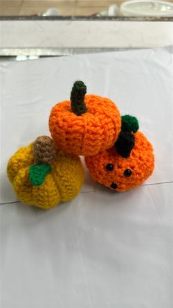 Crochet pumpkins