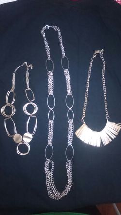 3Pretty Necklaces