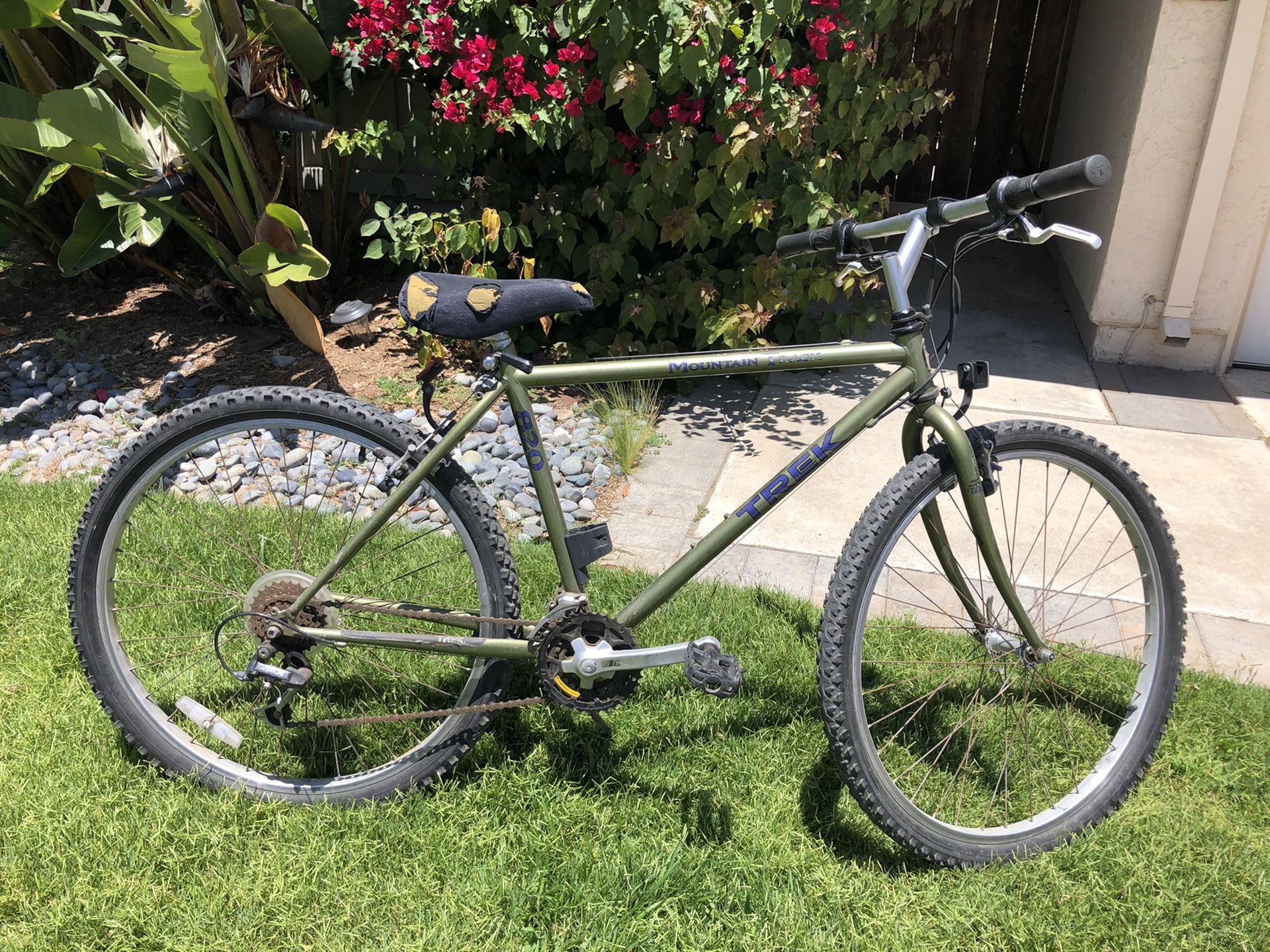 Trek 820 mountain bike