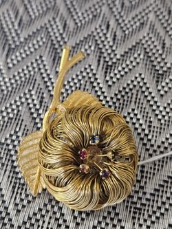 1950s Gold Tone Wound Wire Flower Brooch with Rhinestone Center Vintage Pin